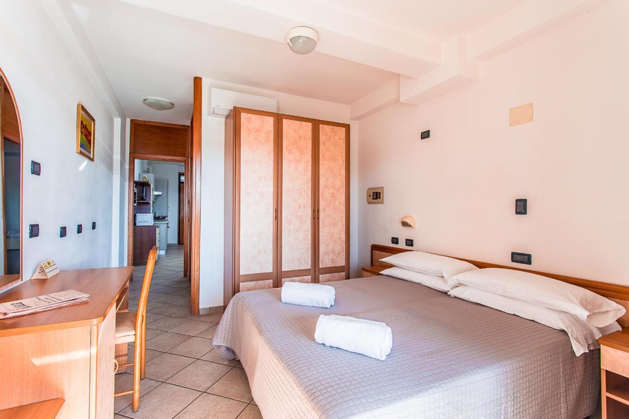 Hotel Residence Jamaica Milano Marittima Exterior photo